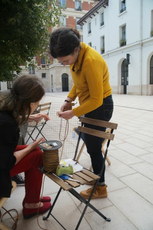 Atelier de broderie urbaine avec Anaïs Beaulieu à la Caserne des Minimes 